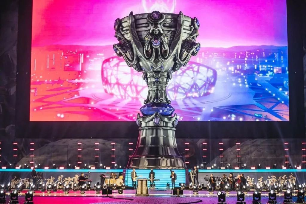 折磨自己和观众！ Anyone's Legend 几乎输掉了比赛， LGD Gaming 的龙团爆炸，被中路扫荡。