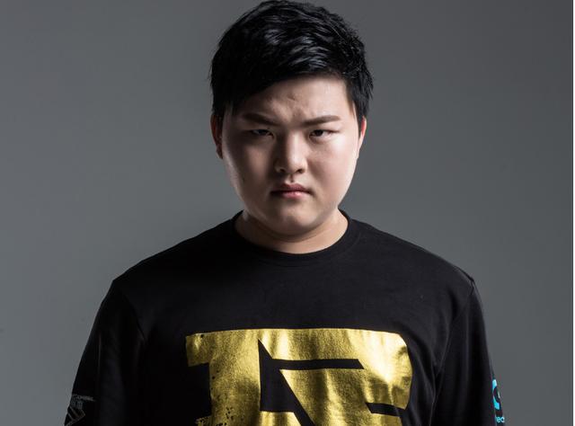 Yagao英文流：经过了春天和MSI，我们队员之间更清楚地认识了彼此