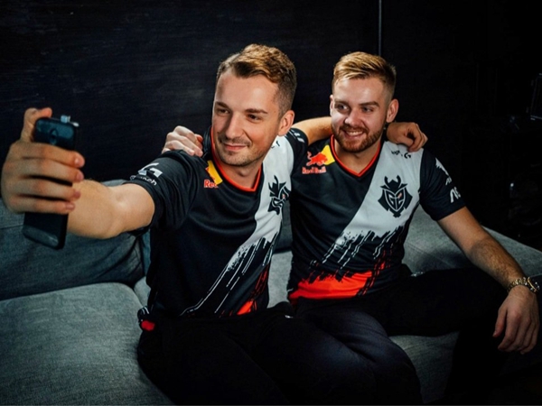 虎牙传奇杯官博：传奇再现，恭喜BL战队荣耀登顶！