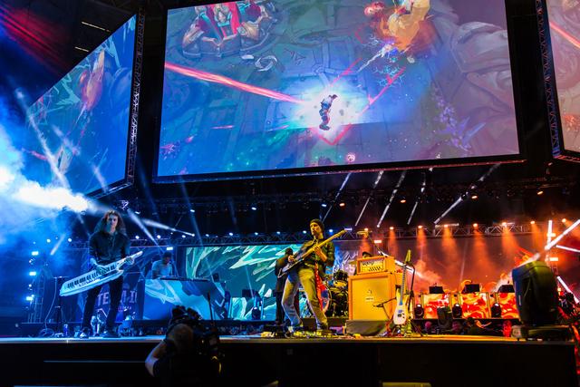 Burdol：春季赛感觉现在团队配合比之前进步很多，夏季赛更努力些